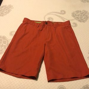 New without tag IZOD Men’s brick golf shorts